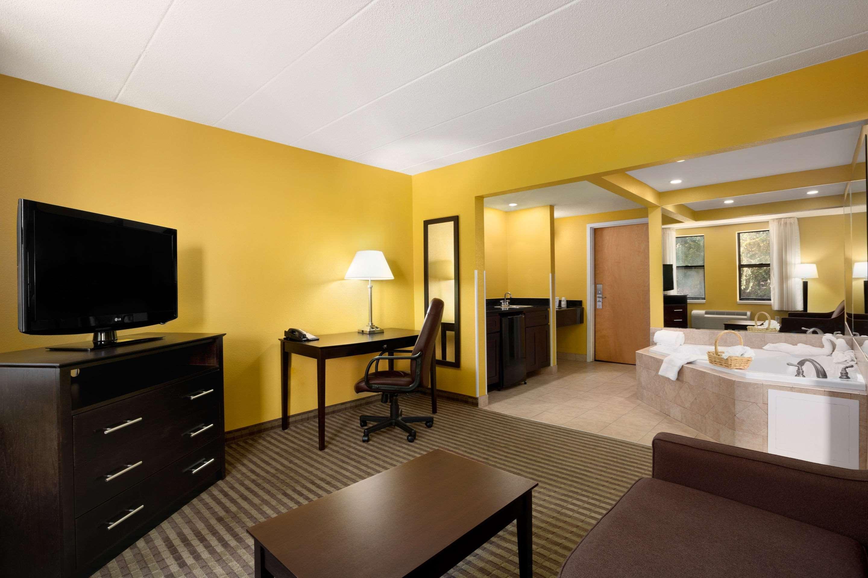 La Casa Inn & Suites-Middleboro Exteriér fotografie